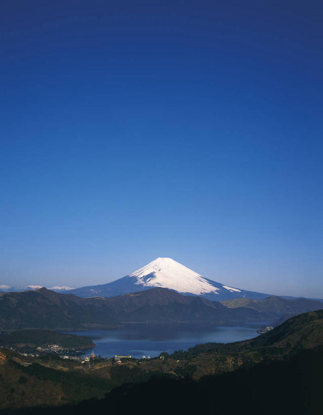 无人,竖图,室外,白天,正面,旅游,度假,湖,湖泊,火山,美景,山,水,雪,雪山,植物,大雪,富士山,神奈川,日本,亚洲,阴影,光线,影子,冰,湖面,积雪,景观,山顶,山峰,水流,水面,雪景,冬季,冬天,山峦,神奈川县,娱乐,树,树木,蓝色,绿色,蓝天,天空,阳光,自然,湖水,天,享受,休闲,景色,放松,寒冷,生长,晴朗,成长,冰冷,自然风光,东亚,本州,万里无云,关东地方,本州岛,日本国,芦之湖,严寒,冰凉,酷寒,凛冽,凛凛,极冷,颠峰,极峰,活火山,晴空,晴空万里,彩图,箱根町,足柄下郡