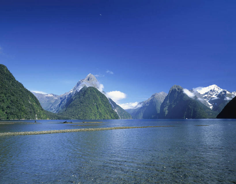 无人,公园,横图,室外,白天,正面,旅游,度假,湖,湖泊,美景,山,水,雪,雪山,大雪,新西兰,阴影,波纹,光线,影子,冰,湖面,积雪,景观,山峰,水流,水面,雪景,云,云朵,冬季,冬天,涟漪,山峦,云彩,娱乐,蓝色,白云,蓝天,水纹,天空,阳光,自然,波浪,湖水,天,享受,休闲,景色,放松,寒冷,晴朗,冰冷,国家公园,自然风光,大洋洲,水晕,严寒,纽西兰,冰凉,酷寒,凛冽,凛凛,极冷,长白云之乡,峡湾国家公园,新西兰南岛,米尔福德峡湾,晴空,彩图