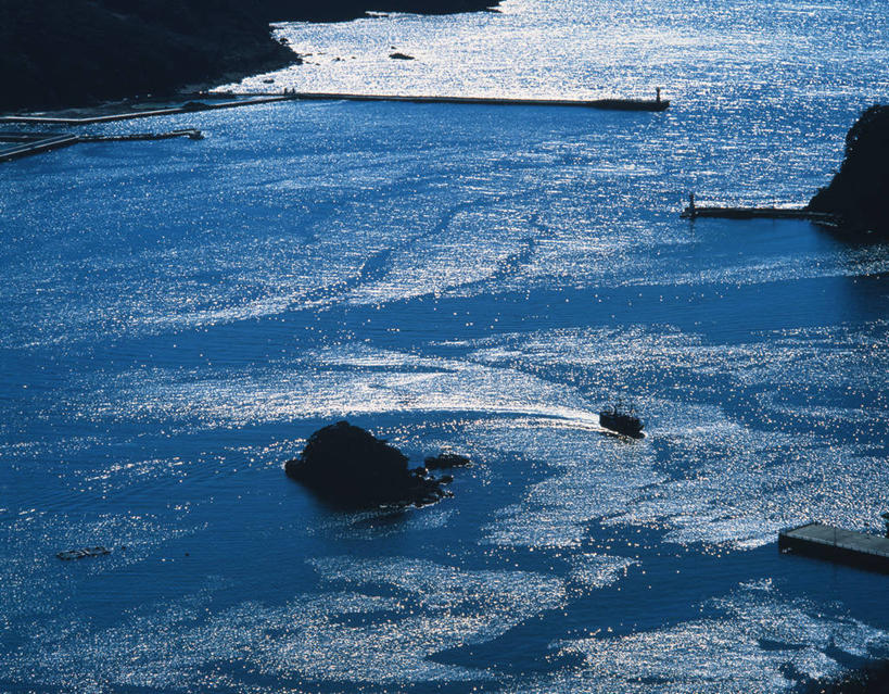 无人,横图,俯视,航拍,室外,白天,岛屿,海浪,海洋,美景,静冈县,日本,亚洲,阴影,光线,影子,岛,景观,浪花,背光,阳光,自然,海水,景色,鸟瞰,自然风光,逆光,海景,东亚,本州,本州岛,日本国,中部地方,静冈,伊豆半岛,大海,风浪,海,海水的波动,近岸浪,列岛,群岛,涌浪,诸岛,彩图,高角度拍摄,下田,下田市