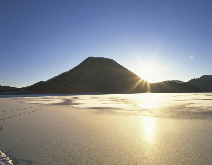 无人,横图,室外,白天,正面,旅游,度假,日出,海浪,海洋,美景,沙滩,山,山脉,太阳,日本,亚洲,阴影,光线,沙子,影子,海岸,景观,浪花,山峰,朝霞,晨曦,黎明,沙地,山峦,背光,娱乐,蓝色,蓝天,天空,阳光,自然,海水,群山,天,享受,休闲,景色,放松,晴朗,自然风光,逆光,海景,东亚,本州,万里无云,关东地方,本州岛,日本国,群马,群马县,榛名山,大海,风浪,海,海水的波动,海滩,近岸浪,涌浪,朝阳,晴空,晴空万里,彩图,卯时,破晓,日始