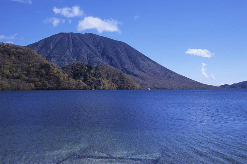 无人,公园,横图,室外,白天,正面,旅游,度假,湖,湖泊,美景,山,山脉,树林,水,植物,日光,日本,亚洲,阴影,波纹,光线,影子,湖面,景观,山峰,水流,水面,云,云朵,涟漪,山峦,云彩,娱乐,树,树木,蓝色,绿色,白云,蓝天,水纹,天空,阳光,自然,波浪,湖水,群山,天,享受,休闲,景色,放松,生长,晴朗,成长,自然风光,东亚,本州,关东地方,本州岛,日本国,栃木,栃木县,水晕,群马,群马县,中禅寺湖,福岛,福岛县,日光市,日光国立公园,幸之湖,晴空,彩图