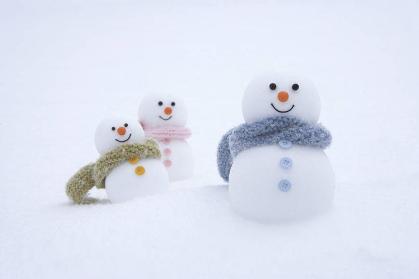 无人,横图,室外,特写,白天,正面,游戏,雪,大雪,朦胧,模糊,装饰,积雪,乌云,雪景,雪人,云,阴天,云朵,冬季,冬天,玩,云彩,娱乐,三个,天空,围巾,天,休闲,温暖,寒冷,围脖,活动,保暖,华丽,点缀,昏暗,阴沉,御寒,发泄,消遣,智力,宣泄,衬托,美观,雅致,雅观,严寒,玩耍,嬉戏,彩图,拟人