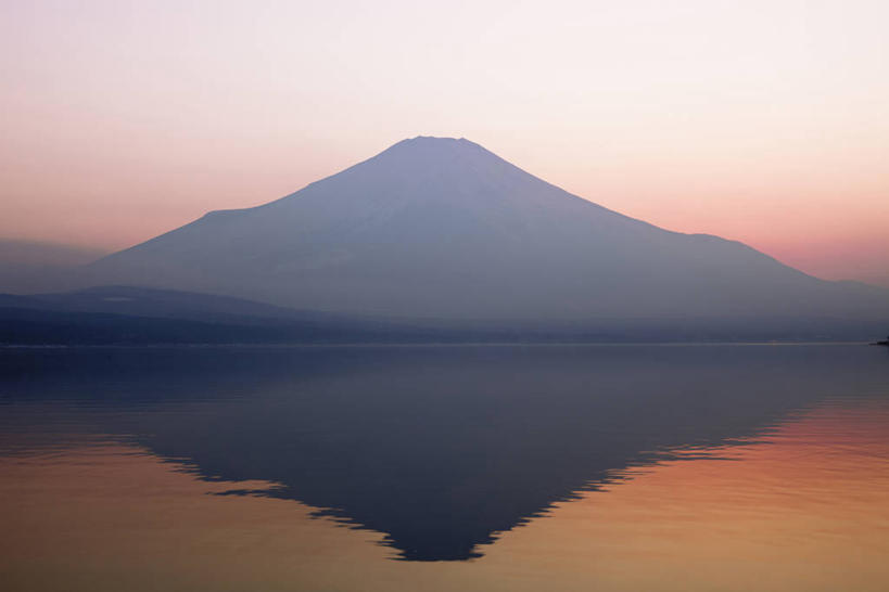 无人,横图,室外,白天,正面,旅游,度假,湖,湖泊,火山,美景,日落,山,水,雪,雪山,大雪,富士山,日本,亚洲,冰,湖面,积雪,景观,山峰,水流,水面,晚霞,霞光,雪景,冬季,冬天,落日,山峦,娱乐,倒影,天空,自然,黄昏,湖水,天,享受,休闲,景色,彩霞,放松,寒冷,冰冷,倒映,自然风光,东亚,本州,本州岛,日本国,中部地方,山梨,山梨县,严寒,冰凉,酷寒,凛冽,凛凛,极冷,夕照,反照,薄暮,活火山,夕阳,彩图,傍晚,山中湖村,斜阳