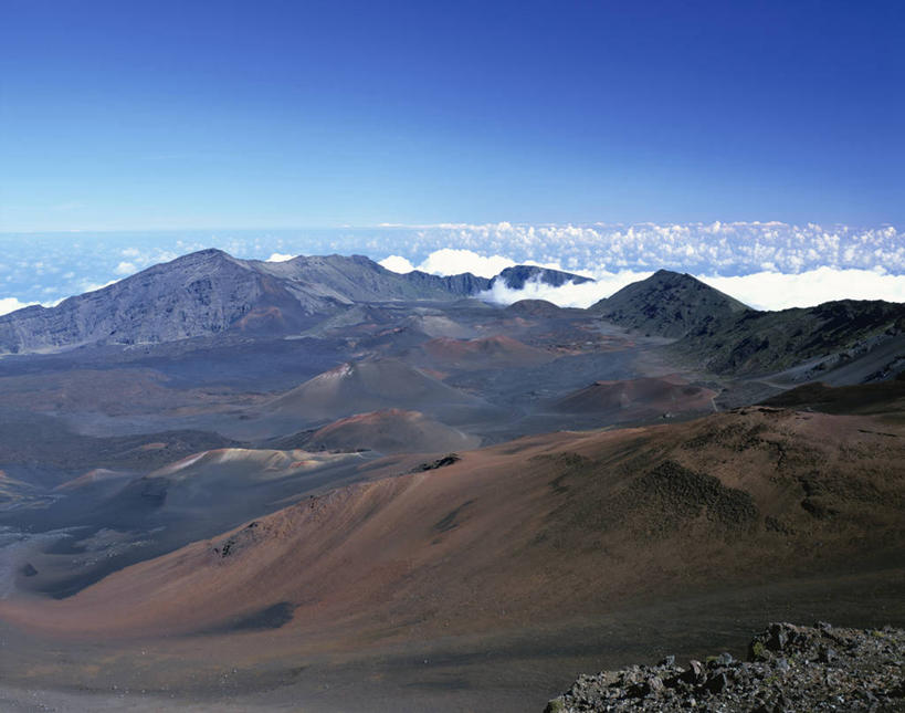 无人,公园,横图,室外,白天,正面,旅游,度假,岛屿,火山,美景,山,山脉,夏威夷,美国,阴影,光线,影子,景观,山峰,山峦,娱乐,蓝色,蓝天,天空,阳光,自然,群山,天,享受,休闲,景色,放松,晴朗,北美,北美洲,国家公园,自然风光,美洲,万里无云,夏威夷州,爱洛哈之州,北亚美利加洲,亚美利加洲,哈雷阿卡拉国家公园,活火山,列岛,群岛,诸岛,晴空,晴空万里,彩图,美利坚合众国,毛伊岛,茂伊岛,茂宜岛,山谷之岛
