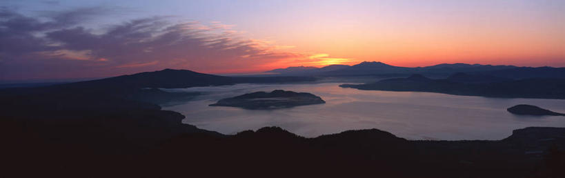 无人,公园,横图,室外,白天,正面,旅游,度假,湖,湖泊,美景,日落,山,山脉,水,北海道,日本,亚洲,湖面,景观,山峰,水流,水面,晚霞,霞光,云,云朵,落日,山峦,背光,云彩,娱乐,白云,自然,黄昏,湖水,群山,享受,休闲,景色,彩霞,放松,国家公园,自然风光,逆光,东亚,日本国,北海道地方,北海道岛,川上郡,钏路支厅,弟子屈町,屈斜路湖,阿寒国家公园,夕照,薄暮,夕阳,彩图,傍晚,振兴局,钏路综合振兴局,斜阳,阿寒国立公园,道东