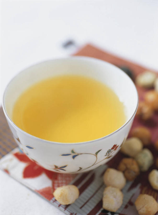 无人,竖图,俯视,室内,特写,白天,幸福,餐桌,茶,桌子,杯子,许多,阴影,反射,影子,调料,茶叶,糖,饮品,调味品,很多,一杯,调味料,娱乐,方糖,排列,一个,水杯,花茶,享受,休闲,温馨,放松,乐趣,保健,养生,单个,餐台,花草茶,舒适,香花茶,香片,熏花茶,半方糖,白方糖,摆列,茶杯,彩图,高角度拍摄,布列,分列