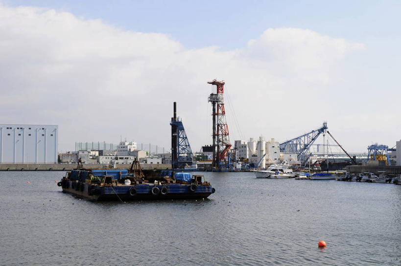 无人,码头,横图,室外,白天,正面,度假,海浪,海洋,美景,城市风光,城市,港口,轮船,船,日本,亚洲,一艘,阴影,波纹,飞溅,溅,光线,液体,影子,景观,浪花,水滴,云,云朵,云彩,娱乐,水珠,蓝色,白云,蓝天,水纹,天空,阳光,海水,船尾波,交通工具,波浪,天,享受,休闲,景色,放松,晴朗,喷洒,载具,海景,东亚,本州,本州岛,日本国,近畿地方,近畿,兵库,兵库县,大海,风浪,海,海水的波动,近岸浪,涌浪,晴空,彩图,摆渡口,埠头,渡口,渡头,港湾,海港,货运码头,口岸,商港,西宫市,鸣尾滨出入口