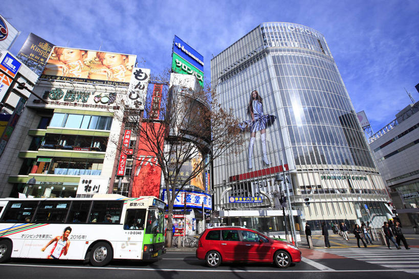 无人,高楼大厦,横图,室外,白天,仰视,度假,美景,植物,城市风光,城市,大厦,道路,建筑,路,摩天大楼,人行横道,公路,汽车,东京,日本,亚洲,两辆,阴影,光线,影子,景观,云,云朵,人行道,分界线,停车线,交通,云彩,娱乐,车,树,树木,红色,蓝色,绿色,白云,蓝天,天空,阳光,自然,交通工具,轿车,天,享受,休闲,景色,放松,生长,晴朗,成长,车行道,车行道分界线,载具,标线,人行横道线,东亚,车行线,本州,关东地方,本州岛,日本国,东京都,涩谷,涉谷,涩谷区,晴空,斑马线,马路,彩图,低角度拍摄,大楼,高层建筑,高楼,摩天楼,涩谷站