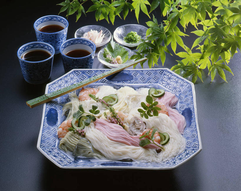 面食,面条,无人,横图,俯视,室内,特写,白天,烹饪,餐桌,桌子,蔬菜,杯子,餐具,一堆,阴影,堆叠,堆积,黑色背景,新鲜,反射,碟子,盘,影子,面,肉,日本料理,料理,食品,菜肴,美食,肉类,食物,排列,一个,盘子,水杯,碟,日式料理,日式,摄影,佳肴,有机食品,绿色食品,影棚,单个,餐台,堆,肉食,摆列,茶杯,彩图,高角度拍摄,影棚拍摄,拍摄,布列,分列