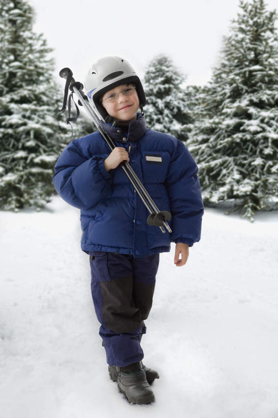 西方人,儿童,一个人,站,竖图,室外,白天,正面,锻炼,旅游,度假,纯洁,运动,雪,植物,大雪,松树,帽子,欧洲,欧洲人,仅一个男性,仅一个人,握,服装,头盔,积雪,雪景,冬季,冬天,拿,拿着,注视,娱乐,车,树,树木,小孩,衣服,绿色,自然,安全帽,交通工具,观察,看,站着,仅一个小孩,享受,休闲,温暖,放松,寒冷,可爱,童年,童趣,握着,服饰,生长,成长,观看,保暖,雪橇,察看,御寒,关注,载具,室外运动,坚定,雪橇车,户外运动,滑雪服,童真,烂漫,无邪,长寿,严寒,贞洁,竞技服,旅游服,冬装,天真,男孩,男人,男性,白种人,孩子,站立,彩图,全身,健身,男生