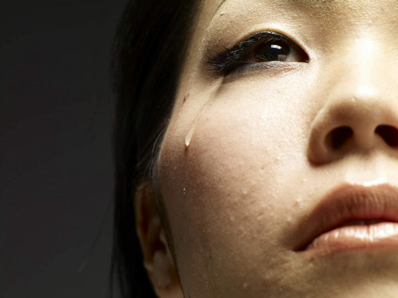 东方人,脸,头,眼睛,鼻子,嘴,脸颊,眉毛,睫毛,一个人,哭,横图,室内,特写,白天,正面,亚洲,瞳孔,仅一个年轻女性,仅一个女性,仅一个人,阴影,灰色背景,反射,影子,注视,黄种人,观察,看,眼泪,眼部,摄影,影棚,观看,察看,泪水,关注,年轻女性,女人,女性,亚洲人,头部,鼻,鼻孔,睫,口,口腔,脸部,脸蛋,眉,面部,眼,眼睫毛,眼眉,嘴巴,嘴唇,半身,彩图,影棚拍摄,哭泣,哭啼,拍摄,眼眉毛