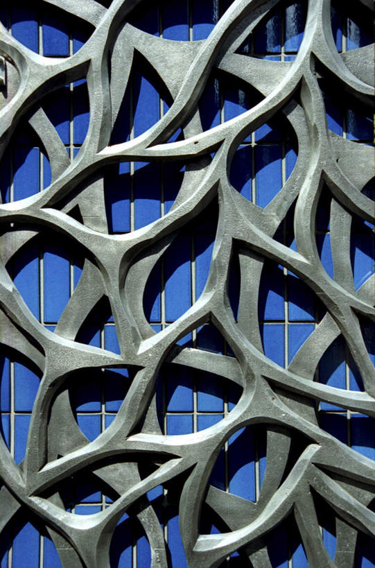 无人,高楼大厦,竖图,室外,白天,仰视,旅游,度假,窗户,落地窗,标志建筑,大厦,地标,建筑,摩天大楼,雕塑,日本,亚洲,一排,许多,阴影,艺术,整齐,装饰,光线,雕刻,雕像,影子,娱乐,建设,玻璃窗,排列,阳光,工艺品,享受,休闲,旅游胜地,放松,纪念,美术,队列,主题,陈列,玻璃幕墙,东亚,日本国,功能,美学,彩图,低角度拍摄,大楼,高层建筑,高楼,摩天楼