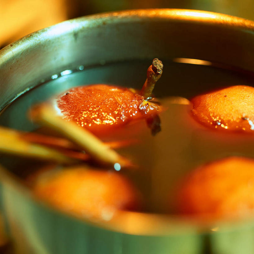 点心,无人,方图,俯视,室内,特写,白天,梨,水果,许多,阴影,朦胧,模糊,漂浮,新鲜,反射,影子,生食,汤,食品,甜点,甜品,果实,食物,甜食,香梨,有机食品,绿色食品,甜汤,生梨,彩图,高角度拍摄