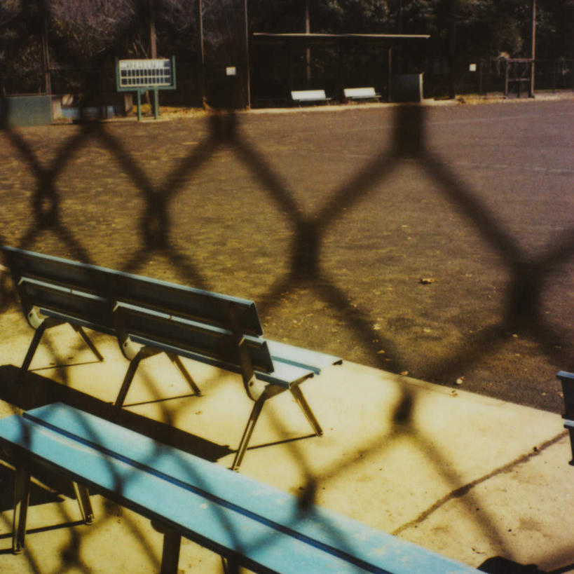 无人,体育馆,栏杆,运动场,方图,室外,白天,正面,锻炼,度假,运动,美景,植物,城市风光,城市,椅子,阴影,枯萎,朦胧,模糊,光线,影子,栅栏,长椅,木椅,景观,篱笆,围栏,枯草,娱乐,体育场,护栏,草,黄色,阳光,享受,休闲,景色,放松,排椅,运动馆,体育,彩图,健身