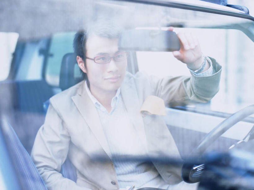 东方人,一个人,商务人士,商务男性,坐,笑,微笑,横图,室外,白天,正面,衬衫,汽车,亚洲,仅一个男性,仅一个人,套装,朦胧,模糊,眼镜,注视,黄种人,车,仅一个年轻男性,方向盘,交通工具,轿车,观察,看,观看,察看,关注,载具,商务装,近视眼镜,工薪阶层,驾驶座,男人,男性,年轻男性,亚洲人,白领,上班族,坐着,半身,彩图,衬衣