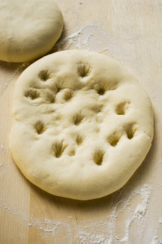 点心,面包,无人,竖图,俯视,室内,特写,白天,烹饪,餐桌,桌子,两块,阴影,反射,粉末,影子,面粉,食品,面点,粮食,食物,糕点,粉,摄影,影棚,餐台,农产品,原材料,粉状,佛卡夏,烹调,彩图,高角度拍摄,影棚拍摄,拍摄