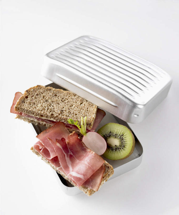 点心,面包,无人,竖图,俯视,室内,特写,白天,白色背景,烹饪,西餐,午餐,餐桌,桌子,猕猴桃,水果,金属制品,一堆,许多,切开,阴影,堆叠,堆积,新鲜,反射,金属,影子,肉,生食,三明治,料理,食品,面点,果实,午饭,猪肉,菜肴,美食,肉类,食物,糕点,容器,快餐,切,西式,摄影,佳肴,有机食品,绿色食品,影棚,餐台,储藏,堆,储存,剖面,肉食,西式快餐,切面,三文治,豚肉,奇异果,猕猴梨,彩图,高角度拍摄,影棚拍摄,拍摄,贮存