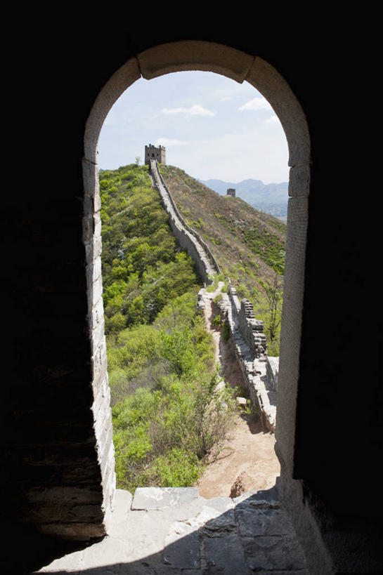 无人,竖图,室外,白天,正面,旅游,度假,草地,草坪,名胜古迹,山,山脉,植物,地标,长城,中国,亚洲,阴影,遗迹,光线,影子,堡垒,城堡,山峰,云,云朵,山峦,云彩,古迹,文物,娱乐,古建筑,草,蓝色,绿色,白云,蓝天,天空,阳光,群山,天,享受,休闲,旅游胜地,放松,晴朗,要塞,万里长城,古文明,东亚,世界文化遗产,中华人民共和国,设防,晴空,彩图,标志性建筑