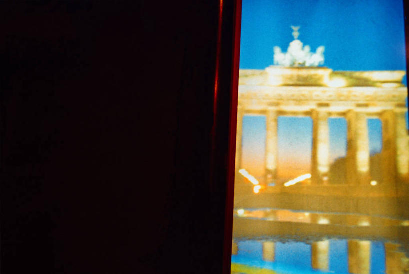 无人,横图,室内,特写,白天,正面,石头,窗帘,门,雕塑,德国,欧洲,朦胧,模糊,艺术,装饰,雕刻,雕像,石子,柱子,首都,柏林,勃兰登堡门,帘子,工艺品,门框,遮阳,摄影,影棚,纪念,华丽,修饰,美术,点缀,西欧,主题,陈列,德意志联邦共和国,功能,美学,衬托,美观,雅致,雅观,柏林州,石块,岩石,彩图,影棚拍摄,拍摄