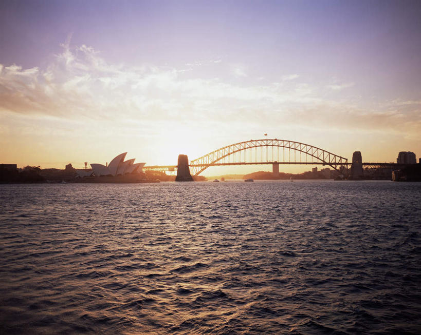 无人,高楼大厦,横图,室外,白天,正面,度假,海浪,海洋,美景,日落,城市风光,城市,大桥,大厦,建筑,立交桥,摩天大楼,桥梁,澳大利亚,阴影,光线,影子,景观,浪花,晚霞,霞光,落日,高架,斜拉桥,桥,娱乐,阳光,海水,黄昏,享受,休闲,景色,彩霞,放松,大洋洲,悉尼,澳洲,海景,悉尼大桥,海港大桥,悉尼海港大桥,南方大陆,澳大利亚联邦,夕照,大海,风浪,海,海水的波动,近岸浪,涌浪,夕阳,彩图,大楼,高层建筑,高楼,摩天楼,斜阳