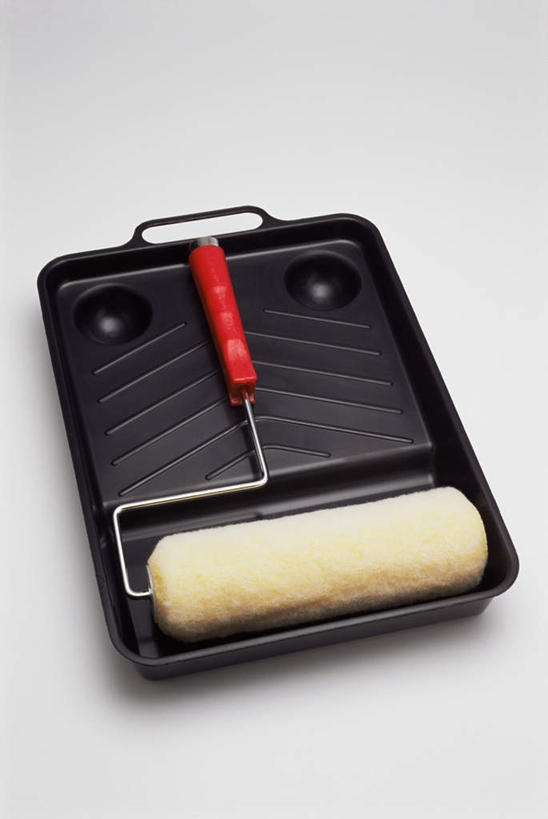 无人,竖图,俯视,室内,特写,白天,白色背景,装修,静物,碟子,盘,装潢,一个,盘子,粉刷,刷子,碟,摄影,影棚,单个,油漆,涂料,彩图,高角度拍摄,影棚拍摄,拍摄