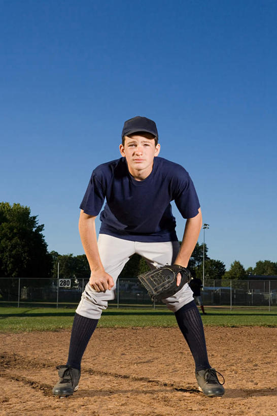 西方人,一个人,运动员,棒球运动员,体育馆,运动场,站,竖图,室外,白天,正面,锻炼,运动,棒球,垒球,草地,草坪,植物,欧洲,欧洲人,仅一个男性,仅一个人,弯腰,准备,阴影,服装,光线,棒球手套,影子,注视,休闲装,体育场,球,草,树,树木,仅一个年轻男性,衣服,蓝色,绿色,蓝天,天空,阳光,自然,手套,天,观察,看,站着,休闲,休闲服,服饰,生长,晴朗,成长,观看,察看,关注,预备,万里无云,棒球球员,弯身,运动馆,筹办,筹备,体育,男人,男性,年轻男性,白种人,晴空,晴空万里,体育运动员,运动选手,站立,彩图,全身,健身