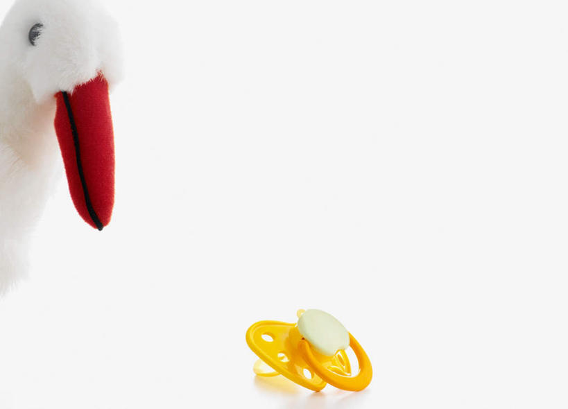 无人,站,横图,室内,特写,白天,白色背景,侧面,游戏,鸟,静物,玩具,阴影,朦胧,模糊,反射,鸟类,影子,塑料,玩,注视,娱乐,一个,一只,黄色,塑料制品,观察,看,站着,休闲,益智,摄影,影棚,单个,奶嘴,观看,活动,察看,鹳,发泄,关注,消遣,智力,宣泄,白颈鹳,玩耍,嬉戏,站立,半身,彩图,影棚拍摄,拍摄