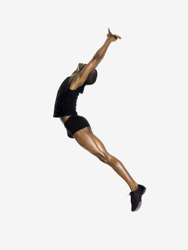 西方人,一个人,跳舞者,跳,举,竖图,室内,白天,白色背景,侧面,运动服,跳舞,欧洲,欧洲人,仅一个男性,仅一个人,弯腰,服装,半空,注视,仅一个年轻男性,衣服,观察,看,托,摄影,服饰,影棚,观看,察看,衣着,穿着,关注,舞姿,弯身,衣饰,男人,男性,年轻男性,白种人,舞蹈家,舞蹈演员,舞者,举起,举手,举着,跳跃,向上举,向上伸,向上托,彩图,全身,影棚拍摄,拍摄,舞蹈,运动装