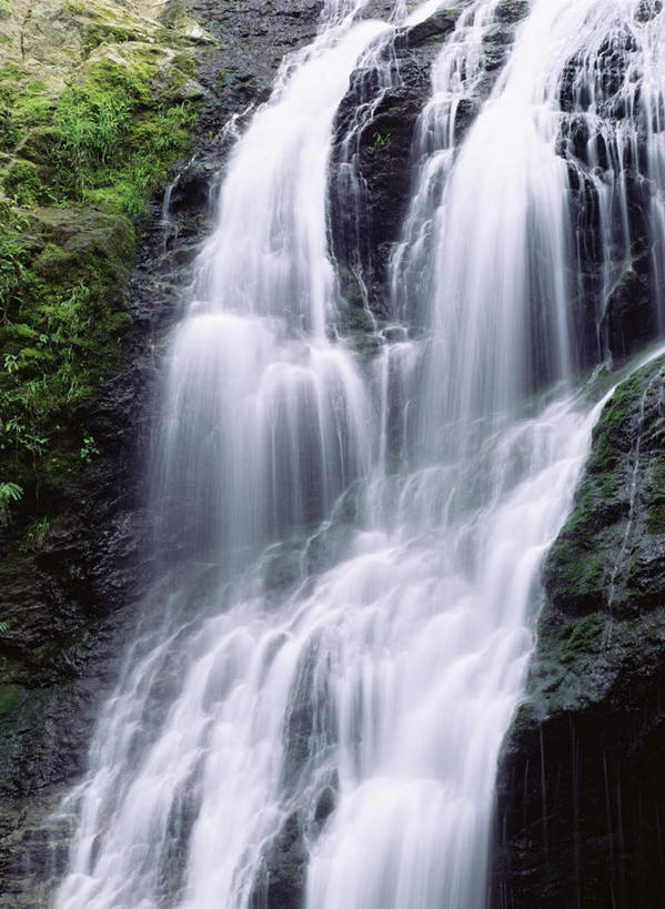 无人,竖图,室外,白天,正面,旅游,度假,美景,瀑布,山,山脉,水,植物,华盛顿,美国,阴影,飞溅,溅,光线,液体,影子,景观,山峰,水滴,山峦,娱乐,水珠,树,树木,绿色,阳光,自然,群山,享受,休闲,景色,放松,生长,成长,北美,北美洲,喷洒,自然风光,美洲,华盛顿州,常绿之州,常青州,北亚美利加洲,亚美利加洲,跌水,彩图