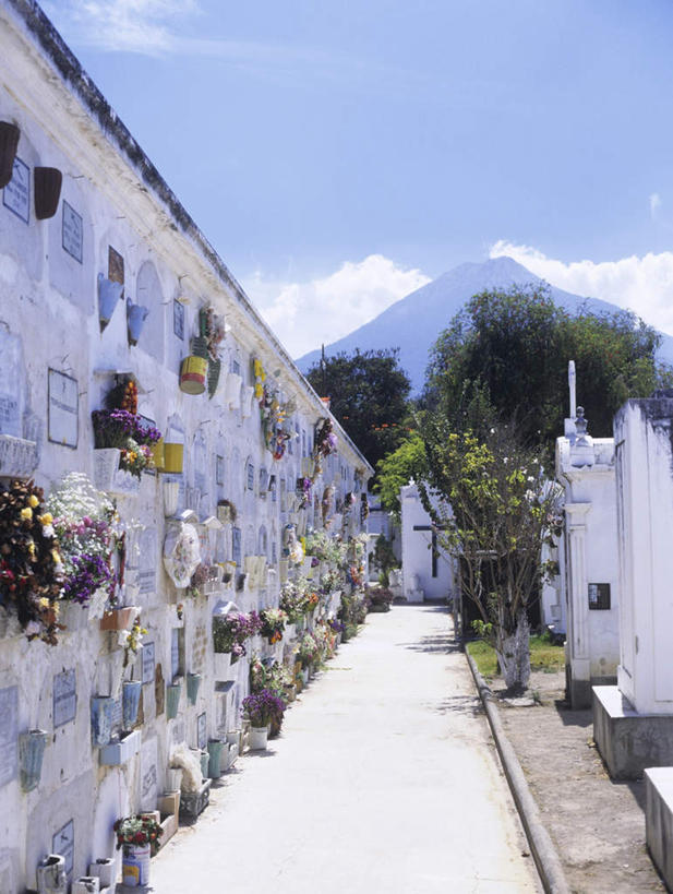 无人,家,竖图,室外,白天,正面,度假,火山,美景,植物,城市风光,城市,道路,路,危地马拉,阴影,光线,影子,房屋,墙,屋子,景观,云,云朵,小路,交通,云彩,娱乐,楼房,墙壁,墙面,住宅,树,树木,蓝色,绿色,白云,蓝天,天空,阳光,自然,天,享受,休闲,景色,放松,生长,晴朗,成长,北美,北美洲,美洲,北亚美利加洲,亚美利加洲,危地马拉共和国,瓜地马拉,活火山,死火山,休眠火山,晴空,彩图,房子