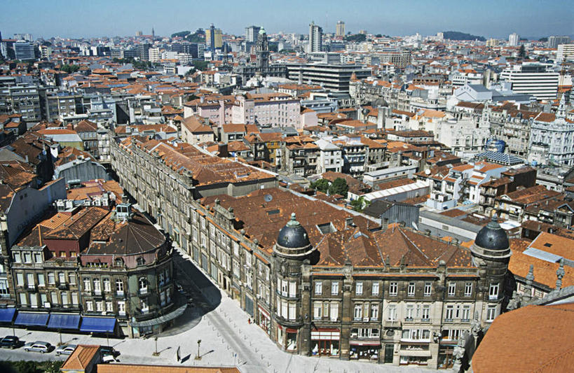 无人,家,横图,俯视,航拍,室外,白天,度假,美景,城市风光,城市,道路,建筑,路,公路,葡萄牙,欧洲,瓦片,房屋,屋顶,屋子,景观,公寓,交通,顶棚,瓦,娱乐,洋房,楼房,波尔图,住宅,蓝色,蓝天,天空,天,享受,休闲,景色,放松,建造,晴朗,鸟瞰,南欧,屋瓦,万里无云,葡萄牙共和国,晴空,晴空万里,马路,彩图,高角度拍摄,房子