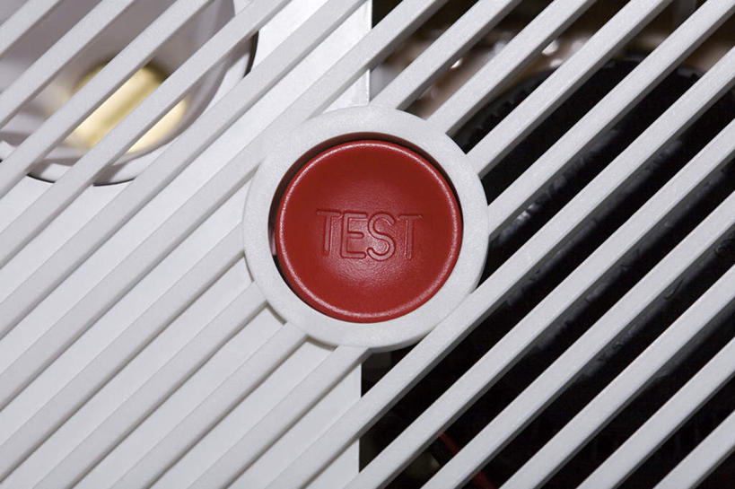 无人,栏杆,横图,室外,特写,白天,正面,零件,电路,关闭,栅栏,篱笆,围栏,护栏,开关,红色,按钮,打开,开启,闭合,彩图