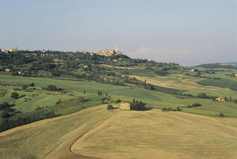 无人,农田,横图,俯视,航拍,室外,白天,旅游,度假,庄稼,农作物,草地,草坪,美景,森林,山,山脉,树林,植物,意大利,欧洲,景观,山峰,云,云朵,山峦,云彩,娱乐,草,树,树木,蓝色,绿色,白云,蓝天,天空,自然,群山,天,享受,休闲,景色,放松,生长,晴朗,成长,托斯卡纳,锡耶纳,鸟瞰,南欧,自然风光,皮恩扎,意大利共和国,托斯卡纳大区,晴空,彩图,高角度拍摄,耕地,庄稼田