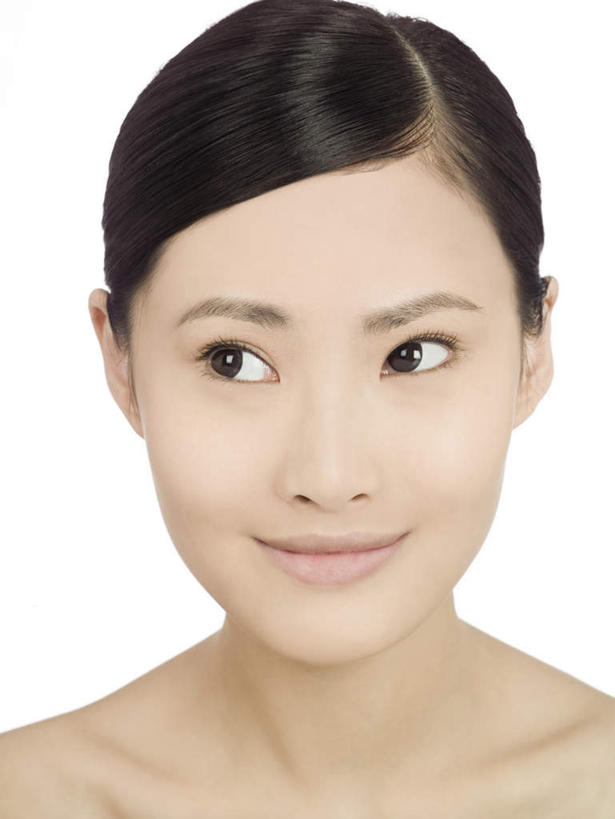 东方人,脸,头,脸颊,脖子,锁骨,肩胛骨,胸骨,肋骨,头发,一个人,笑,微笑,竖图,室内,特写,白天,白色背景,正面,亚洲,仅一个年轻女性,仅一个女性,仅一个人,注视,黄种人,肩膀,黑色,观察,看,摄影,影棚,观看,察看,关注,胸椎,腰骨,肋软骨,年轻女性,女人,女性,亚洲人,头部,直发,脖,颈,颈部,脸部,脸蛋,面部,半身,彩图,影棚拍摄,拍摄