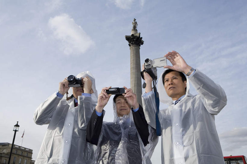 东方人,三个人,伙伴,朋友,站,横图,室外,白天,仰视,旅游,度假,友谊,标志建筑,地标,建筑,路灯,相机,照明,雕塑,英国,欧洲,伦敦,亚洲,握,阴影,服装,艺术,装饰,光线,雕刻,雕像,影子,云,云朵,灯光,首都,拿,云彩,拿着,注视,休闲装,黄种人,娱乐,建设,灯,拍照,衣服,蓝色,白云,蓝天,天空,阳光,数码相机,工艺品,天,观察,看,站着,享受,休闲,休闲服,旅游胜地,放松,握着,摄影,服饰,晴朗,观看,纪念,照亮,美术,察看,照明设备,西欧,关注,主题,大不列颠,陈列,特拉法尔加广场,纳尔逊纪念柱,特拉法加广场,大不列颠及北爱尔兰联合王国,功能,美学,大不列颠联合王国,日不落英帝国,伦敦纳尔逊纪念柱,友情,男人,男性,中年男性,亚洲人,照相机,晴空,站立,半身,彩图,低角度拍摄,照相