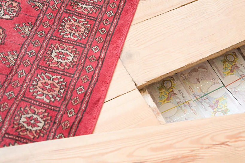 无人,横图,俯视,室内,特写,白天,钱,地板,地毯,静物,许多,阴影,装饰,编织,反射,钱币,影子,手工艺品,织物,地面,木地板,排列,红色,工艺品,钞票,金融,纸币,经济,英镑,华丽,修饰,点缀,流通,纸钞,贸易,衬托,美观,雅致,雅观,摆列,货币,现金,彩图,高角度拍摄,私房钱,布列,分列