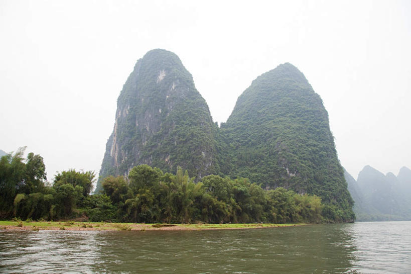 无人,横图,室外,白天,仰视,旅游,度假,河流,美景,山,山脉,树林,水,植物,桂林,中国,亚洲,纹路,纹理,河水,景观,山峰,水流,云,云朵,山峦,云彩,娱乐,树,树木,蓝色,绿色,白云,蓝天,天空,自然,群山,天,享受,休闲,景色,放松,生长,晴朗,成长,广西,自然风光,东亚,阳朔,广西壮族自治区,肌理,中华人民共和国,桂林市,桂,华南地区,阳朔县,兴坪,兴坪镇,晴空,彩图,低角度拍摄