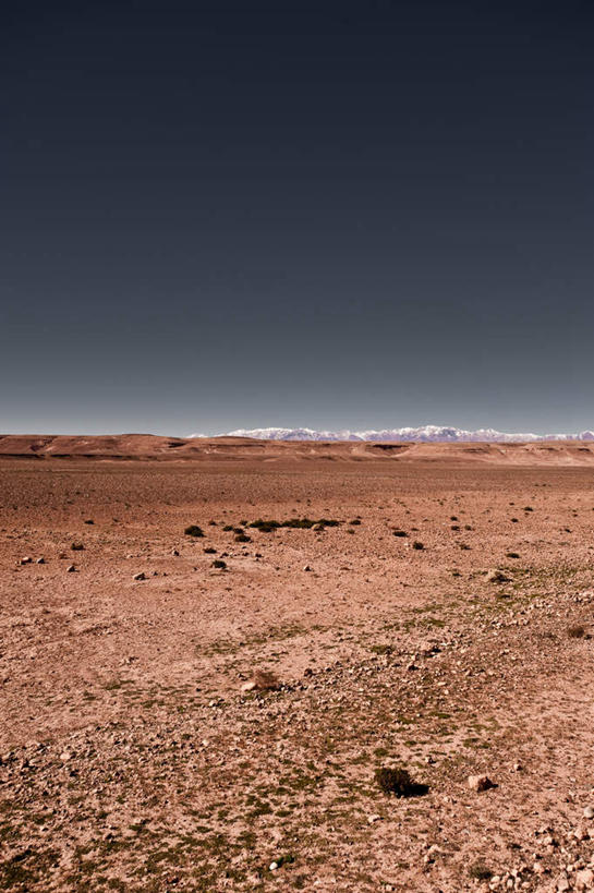 无人,竖图,室外,白天,正面,石头,沙漠,山,雪,雪山,大雪,非洲,摩洛哥,石子,冰,地平线,积雪,山峰,雪景,冬季,冬天,辽阔,地面,山峦,蓝色,蓝天,天空,天,广阔,寒冷,晴朗,一望无际,冰冷,延伸,万里无云,天地相交,严寒,冰凉,酷寒,凛冽,凛凛,极冷,阿非利加洲,摩洛哥王国,无边无际,一马平川,瓦尔扎扎特,大漠,砂漠,石块,晴空,晴空万里,彩图