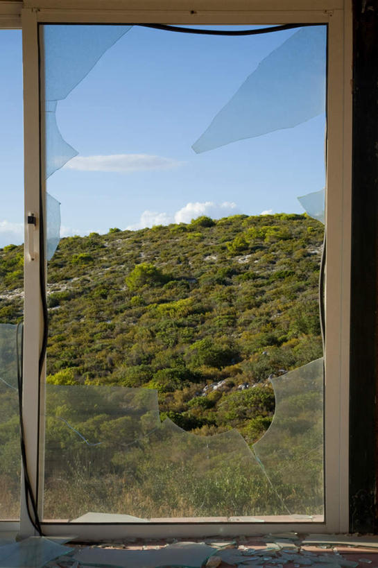 无人,竖图,室内,白天,正面,旅游,度假,美景,森林,树林,植物,窗户,落地窗,希腊,欧洲,破碎,景观,云,云朵,云彩,娱乐,玻璃窗,树,树木,蓝色,绿色,白云,蓝天,天空,自然,天,享受,休闲,景色,放松,生长,晴朗,成长,破裂,自然风光,摧毁,希腊共和国,爱奥尼亚群岛,伊奥尼亚群岛,扎金索斯,扎金索斯岛,晴空,彩图