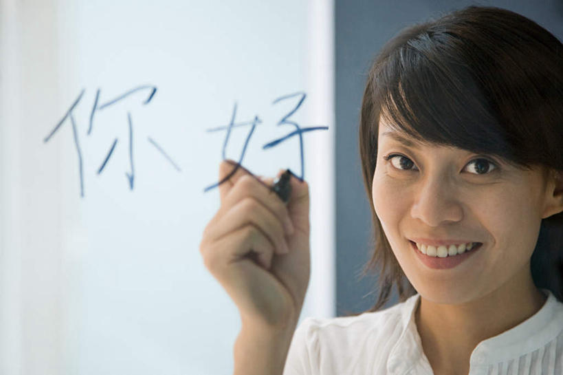 东方人,脸,头,脸颊,手,一个人,商务人士,商务女性,站,笑,微笑,露齿笑,横图,室内,特写,白天,正面,窗户,落地窗,亚洲,仅一个年轻女性,仅一个女性,仅一个人,握,阴影,套装,朦胧,模糊,反射,笔,标志,文字,影子,字符,办公用品,拿,拿着,注视,黄种人,标识,肩膀,水笔,玻璃窗,文具,学习用品,观察,看,站着,手部,汉字,握着,观看,单手,文具用品,一支,察看,书写,关注,中文,商务装,工薪阶层,国文,华文,年轻女性,女人,女性,亚洲人,头部,脸部,脸蛋,面部,白领,上班族,站立,半身,彩图