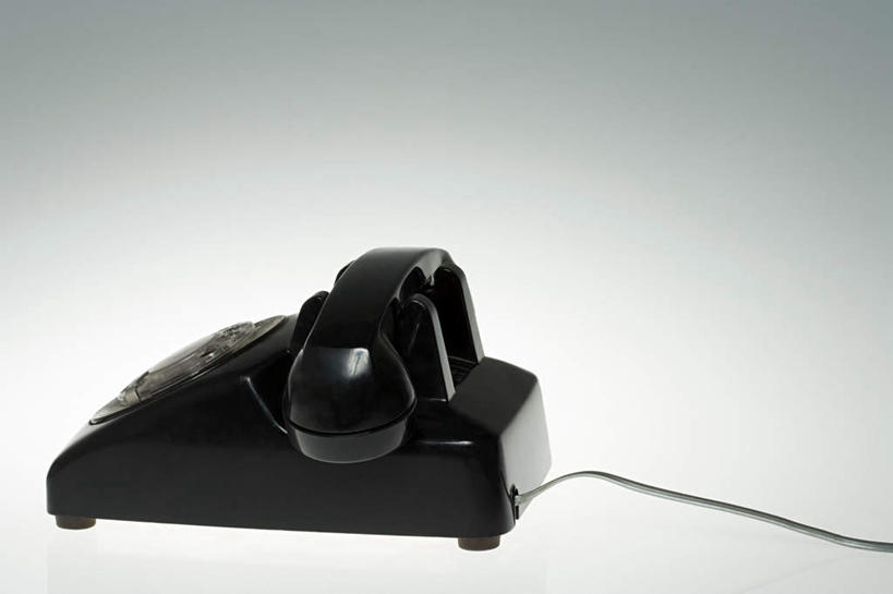 无人,打电话,横图,室内,特写,白天,白色背景,正面,桌面,桌子,静物,电话,木制,通讯设备,一个,黑色,话筒,木制品,电话线,摄影,影棚,单个,交流,电话机,沟通,通话,彩图,影棚拍摄,拍摄