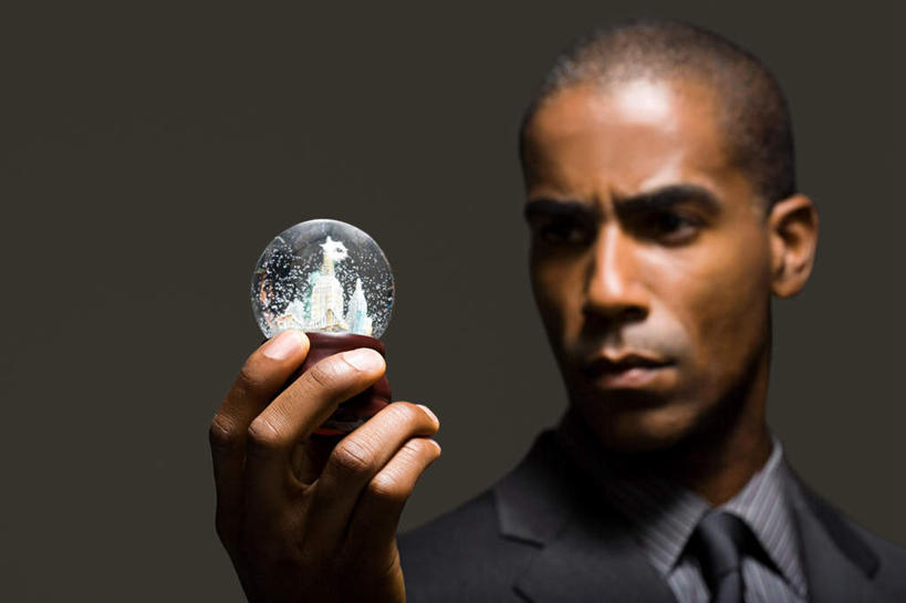 西方人,脸,头,脸颊,手,一个人,商务人士,商务男性,站,横图,室内,特写,白天,正面,衬衫,游戏,玩具,欧洲,非洲,黑人,欧洲人,仅一个男性,仅一个人,仅一个中年男性,握,灰色背景,套装,透明,领带,水晶,玩,注视,娱乐,肩膀,一个,观察,看,站着,休闲,球体,手部,水晶球,益智,握着,摄影,影棚,单个,观看,活动,单手,察看,发泄,关注,消遣,智力,商务装,工薪阶层,宣泄,男人,男性,中年男性,非洲人,头部,脸部,脸蛋,面部,白领,上班族,玩耍,嬉戏,站立,半身,彩图,影棚拍摄,衬衣,拍摄