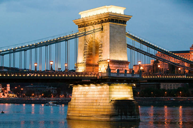 无人,横图,室外,白天,正面,旅游,度假,河流,日落,水,植物,标志建筑,大桥,地标,建筑,立交桥,桥梁,欧洲,匈牙利,阴影,波纹,光线,影子,河水,水流,晚霞,霞光,落日,高架,斜拉桥,桥,灯光,涟漪,首都,娱乐,建设,树,树木,绿色,倒影,水纹,自然,黄昏,波浪,享受,休闲,旅游胜地,彩霞,放松,生长,成长,布达佩斯,倒映,中欧,水晕,夕照,反照,匈牙利共和国,链子桥,夕阳,彩图,斜阳