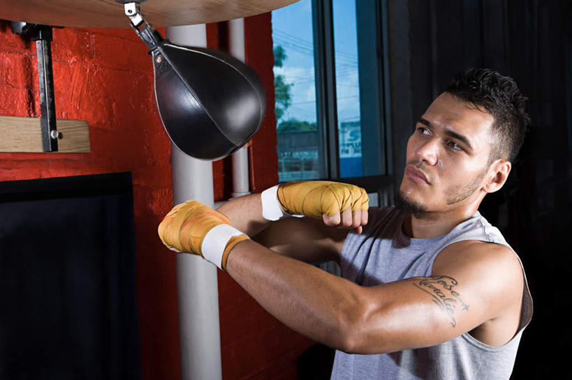 西方人,肌肉,健壮,一个人,拳击手,体育馆,运动场,站,横图,室内,白天,正面,锻炼,时尚,快乐,比赛,运动,竞争,拳击,窗户,欧洲,欧洲人,仅一个男性,仅一个人,对抗,服装,冲突,墙,注视,休闲装,文化,娱乐,体育场,纹身,玻璃窗,墙壁,墙面,仅一个年轻男性,衣服,观察,看,握拳,站着,休闲,健康,休闲服,个性,活力,力量,击打,服饰,信仰,观看,青春,察看,强壮,体育运动,对立,关注,矛盾,沙包,刺青,追求,想象,敌对,挫败,斗争,抗拒,抗衡,文身,勇气,崇拜,张扬,运动馆,体育,男人,男性,年轻男性,白种人,拳击家,拳击运动员,站立,半身,彩图,健身