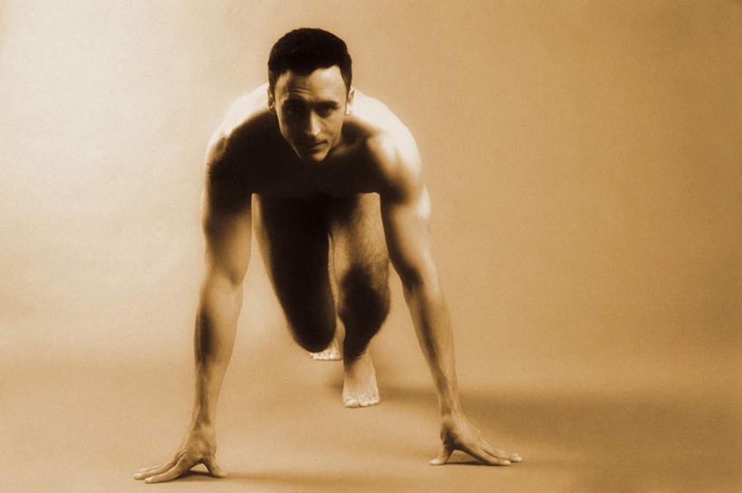 西方人,肌肉,健壮,一个人,蹲,横图,室内,白天,正面,欧洲,欧洲人,仅一个男性,仅一个人,准备,阴影,反射,影子,注视,裸露,仅一个年轻男性,观察,看,健康,活力,力量,摄影,影棚,赤裸,观看,青春,察看,强壮,关注,预备,裸,男人,男性,年轻男性,白种人,蹲着,彩图,全身,影棚拍摄,拍摄