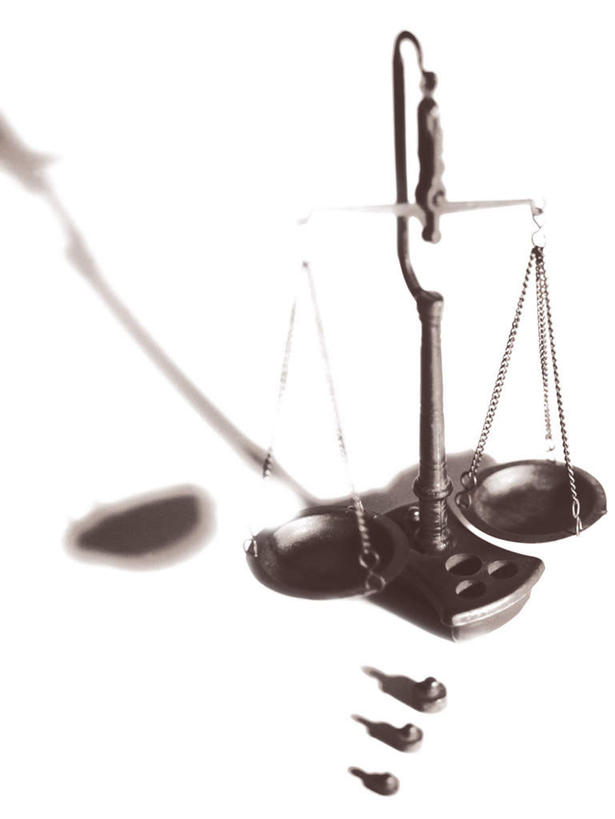 无人,竖图,俯视,室内,特写,白天,白色背景,实验,仪器,桌面,桌子,静物,阴影,研究,反射,分析,化学,测试,木制,影子,一个,木制品,摄影,影棚,单个,衡量,计量,试验耗材,实验用品,托盘天平,秤,天平称,天平秤,彩图,高角度拍摄,影棚拍摄,拍摄