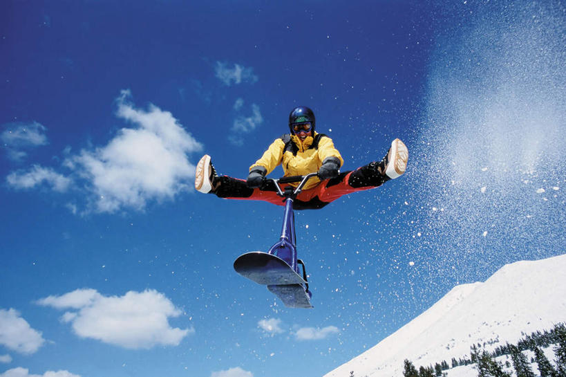 西方人,一个人,跳,横图,室外,白天,仰视,运动服,锻炼,旅游,度假,运动,石头,美景,森林,山,树林,雪,雪山,植物,大雪,松树,帽子,欧洲,欧洲人,仅一个男性,仅一个人,阴影,服装,光线,石子,头盔,影子,冰,积雪,景观,山顶,山峰,雪景,云,云朵,冬季,冬天,山峦,半空,云彩,注视,娱乐,运动器械,树,树木,仅一个年轻男性,衣服,蓝色,绿色,白云,蓝天,天空,阳光,自然,安全帽,天,观察,看,享受,休闲,健身器械,景色,放松,寒冷,服饰,生长,晴朗,成长,观看,张开双腿,滑雪板,察看,冰冷,衣着,穿着,关注,自然风光,室外运动,坚定,健身器材,户外运动,滑雪装备,沉积岩,长寿,严寒,冰凉,酷寒,凛冽,凛凛,贞洁,极冷,衣饰,颠峰,极峰,展开双腿,水成岩,男人,男性,年轻男性,白种人,石块,岩石,晴空,跳跃,彩图,低角度拍摄,全身,健身,运动器材,伸展双腿,运动装