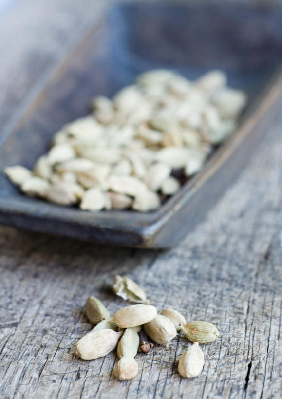 无人,竖图,俯视,室内,特写,白天,桌面,桌子,一堆,堆叠,堆积,调料,食品,种子,调味品,调味料,食物,白色,堆,小豆蔻,彩图,高角度拍摄