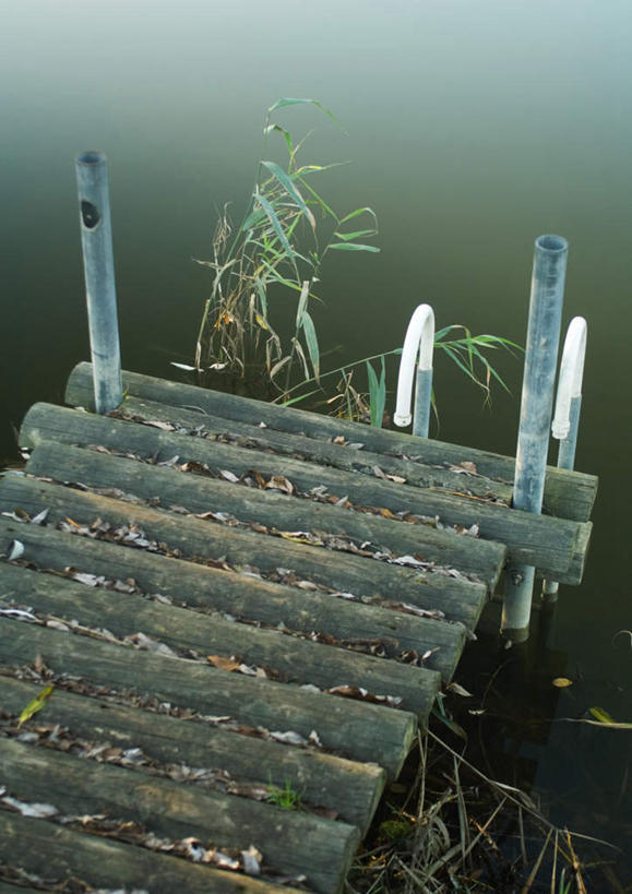 无人,码头,竖图,俯视,室外,白天,旅游,度假,草地,海浪,海洋,石头,美景,植物,港口,波纹,石子,景观,浪花,桥,涟漪,娱乐,石桥,拱桥,栈桥,草,绿色,倒影,水纹,自然,海水,波浪,享受,休闲,景色,安静,放松,拱形,人行桥,石拱桥,倒映,自然风光,海景,水晕,反照,寂静,大海,风浪,海,海水的波动,近岸浪,石块,涌浪,彩图,高角度拍摄,摆渡口,埠头,渡口,渡头,港湾,海港,货运码头,口岸,商港