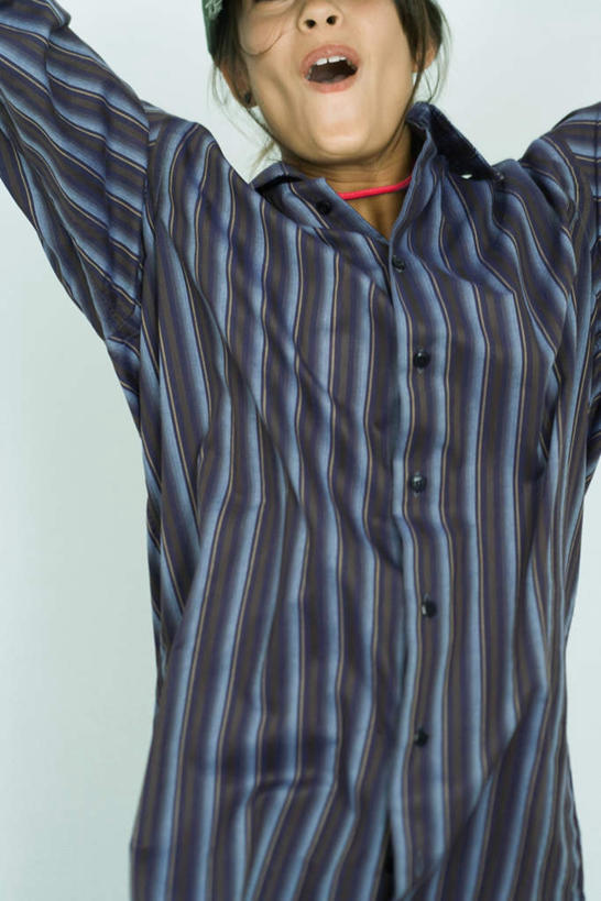 西方人,儿童,一个人,站,伸展双臂,竖图,室内,白天,白色背景,正面,纯洁,欧洲,欧洲人,仅一个女性,仅一个人,服装,休闲装,小孩,衣服,站着,张嘴,仅一个小孩,休闲,休闲服,可爱,童年,童趣,摄影,服饰,影棚,喊叫,呼喊,张大嘴巴,童真,烂漫,无邪,天真,女孩,女人,女性,白种人,孩子,张开嘴,敞开双臂,伸开双臂,展开双肩,站立,张开手臂,张开双臂,半身,彩图,影棚拍摄,拍摄,女生